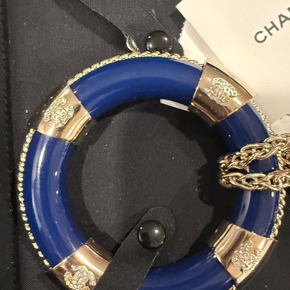 Authentic NWT Chanel 2019 Strass & Resin Lifesaver Necklace - Picture 3 of 7